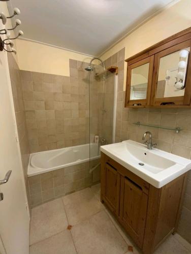 Grand Appartement parisien T2 - Montmartre