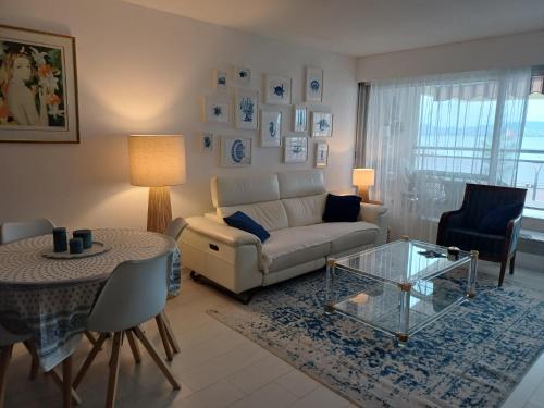 Appartement magnifique vue mer dans triangle d'or