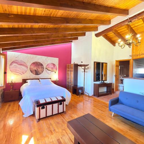 a bedroom with a bed and a purple wall at Cielos in Celadas