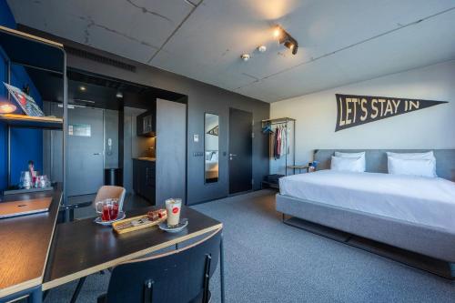 a hotel room with a bed and a desk with aitz stay in sign at The Social Hub Vienna in Vienna