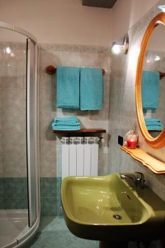 a bathroom with a green sink and a shower at Casa Bruna Tignale in Tignale