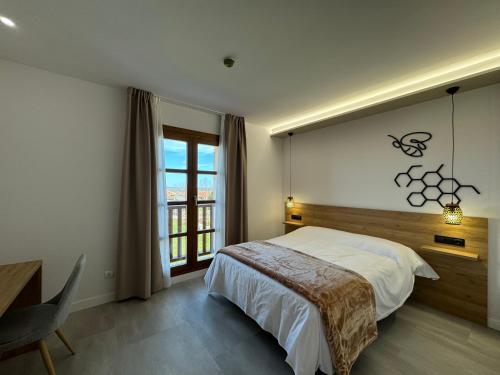 a bedroom with a large bed and a window at Hotel Lupus Silva in Villardeciervos