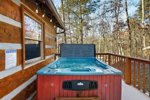 Smoky Mountains Log Cabin w Private Hot Tub, BBQ photo 5