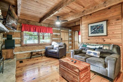 Smoky Mountains Log Cabin w Private Hot Tub, BBQ photo 3