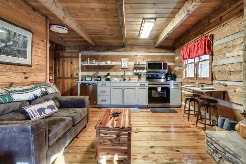 Smoky Mountains Log Cabin w Private Hot Tub, BBQ photo 1