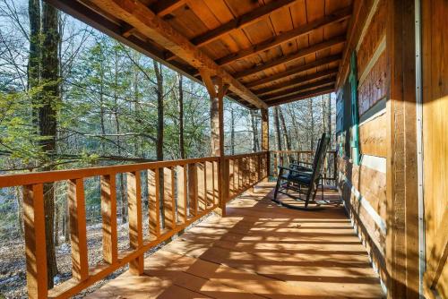 Smoky Mountains Log Cabin w Private Hot Tub, BBQ photo 6