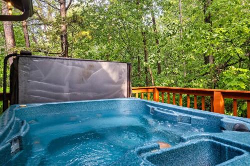 Smoky Mountains Log Cabin w Private Hot Tub, BBQ photo 19