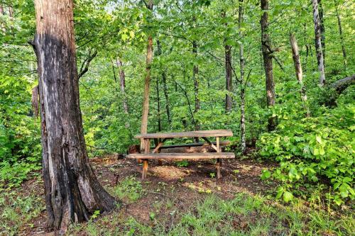Smoky Mountains Log Cabin w Private Hot Tub, BBQ photo 11