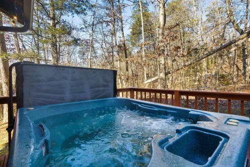 Smoky Mountains Log Cabin w Private Hot Tub, BBQ photo 13