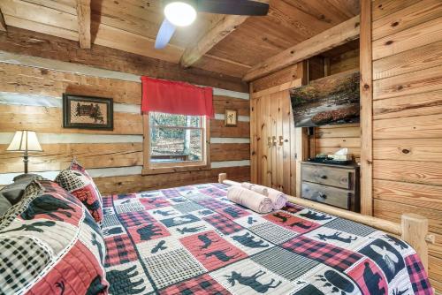 Smoky Mountains Log Cabin w Private Hot Tub, BBQ photo 14