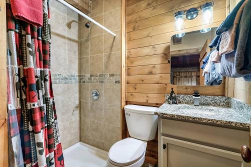 Smoky Mountains Log Cabin w Private Hot Tub, BBQ photo 15