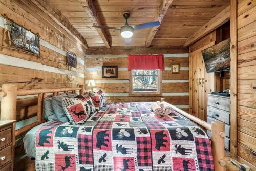 Smoky Mountains Log Cabin w Private Hot Tub, BBQ photo 7