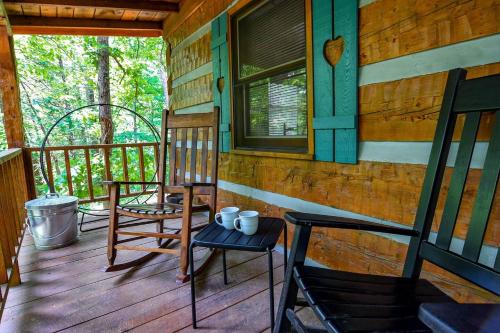 Smoky Mountains Log Cabin w Private Hot Tub, BBQ photo 16