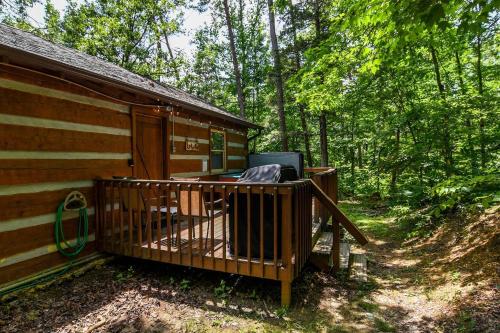 Smoky Mountains Log Cabin w Private Hot Tub, BBQ photo 20