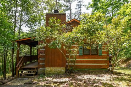 Smoky Mountains Log Cabin w Private Hot Tub, BBQ photo 24