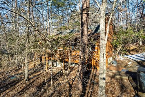 Smoky Mountains Log Cabin w Private Hot Tub, BBQ photo 26