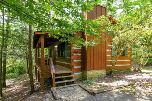 Smoky Mountains Log Cabin w Private Hot Tub, BBQ photo 25
