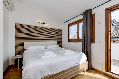 a bedroom with a bed with two towels on it at Anna Home View in Sirmione