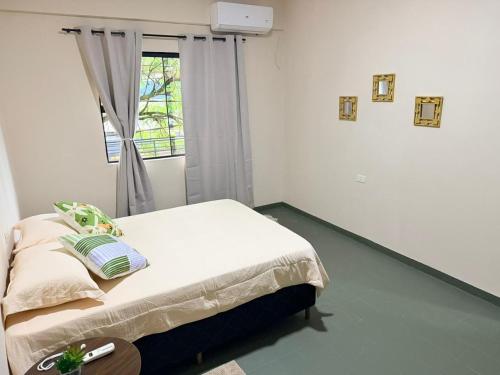 a bedroom with a bed and a window at GuestHouse Encanto del Centro 2 in Encarnación