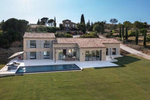Villa With Panoramic Views And Pool In Gordes