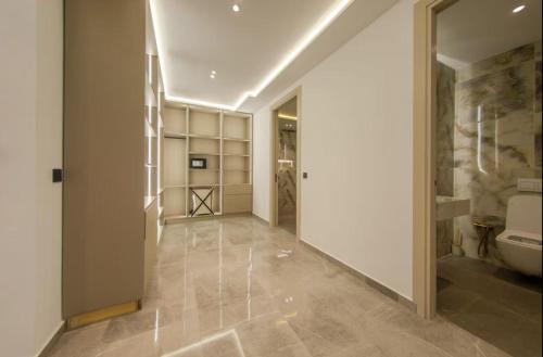 a hallway with a bathroom with a toilet at Villa Royale Marrakech in Marrakesh