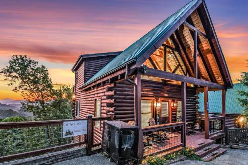 a log cabin with a gambrel roof at Grand Mountain View Lodge By Ghosal Luxury Lodging in Sevierville