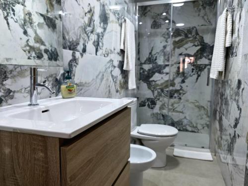 a bathroom with a sink and a toilet at Entire Apartment near Valencia - 2 Bedrooms & 2 Bathrooms in Paterna