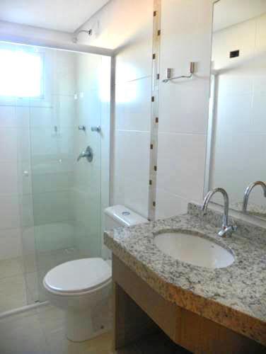 a bathroom with a toilet and a sink and a shower at Villa Maciel Bombinhas in Bombinhas