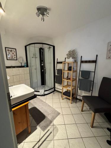 a living room with a sink and a glass shower at Rheinauszeit in Rheinbrohl