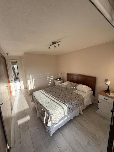 a bedroom with a large bed and a ceiling at Hermoso Depto Almarza in Rancagua