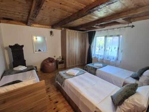 a room with three beds and a window at Casa Verde in Cerişor