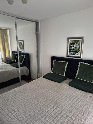 En eller flere senge i et værelse på Dea