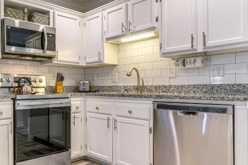 Beachfront Getaway! Hilton Head Resort Condo photo 16