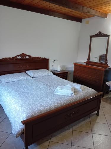 a bedroom with a bed with a mirror and a dresser at Appartamento La Volpe in Pian degli Ontani