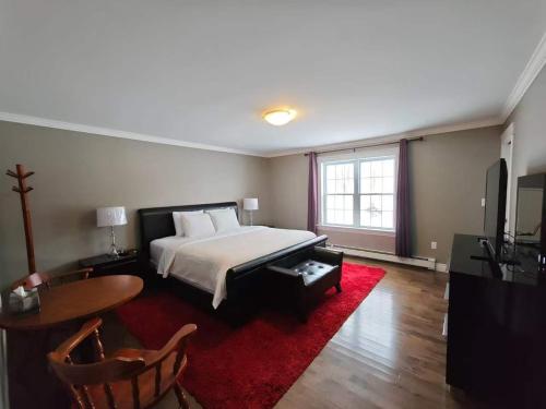 a bedroom with a bed and a red rug at Birch Woods House in Stratford