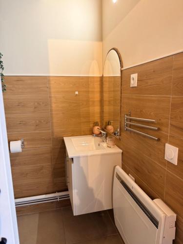 a bathroom with a toilet and a sink at Le Nid du Viaur in Pampelonne