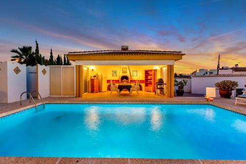 Villa-Private Pool-Central-Quesada-PMT26