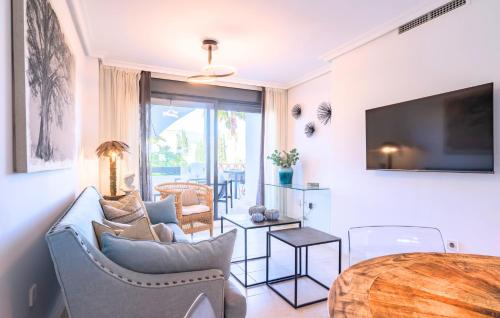 Sunny 2-Bedroom Apartment Pool & Terrace Estepona