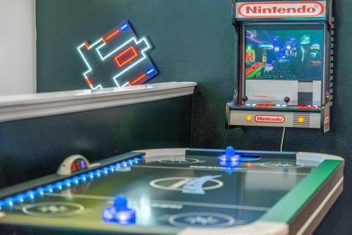 Disney Retreat w Pool, Arcade Themed Rooms photo 10