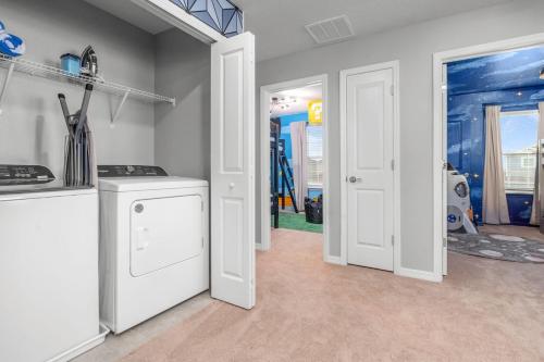 Disney Retreat w Pool, Arcade Themed Rooms photo 48