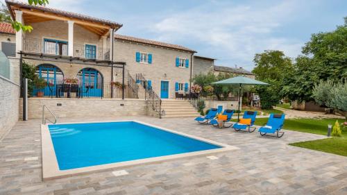 Beautiful villa Dussich with pool near Oprtalj