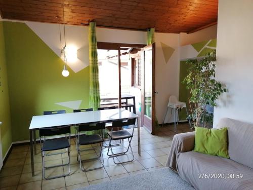 a living room with a table and chairs and a couch at Casa Avezza in Omegna
