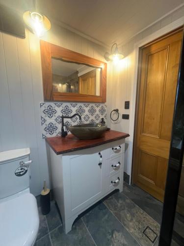 a bathroom with a sink and a mirror at Barney Views Cottage in Barney View