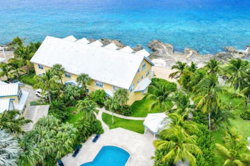 Scuba & Family Home - Sleeps 6 in CoconutBay - DreamCayman