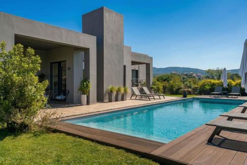 Villa Vega I "Heated" pool, next to nature!