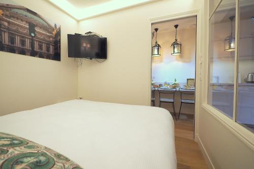 Louvre Opera Classic ChicSuites