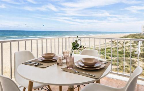 Amazing Apartment In Valencia With Swimming Pool