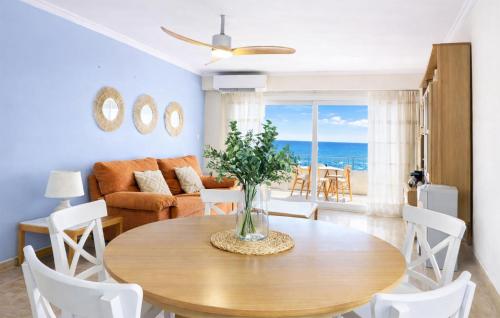 Amazing Apartment In Valencia With Swimming Pool