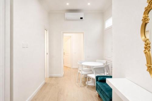 Black Lux 2BR Apartment in Milan close to Navigli