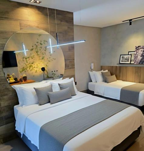 a hotel room with two beds in a room at D Suítes - Checkin ate 21 Hs - ZAP pras coordenadas de acesso - Dois ENDEREÇOS in Goiânia